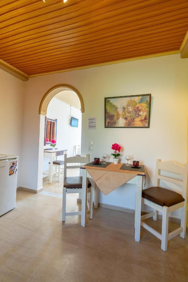Akis Villa Studios & Apartment With Pool By Hotelius Agios Georgios Pagon Exterior foto