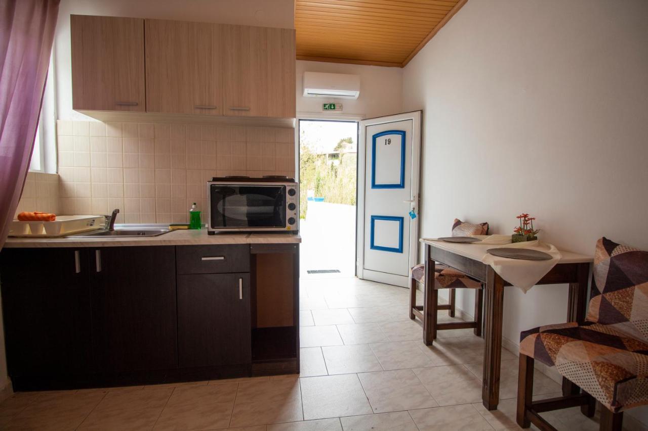 Akis Villa Studios & Apartment With Pool By Hotelius Agios Georgios Pagon Exterior foto